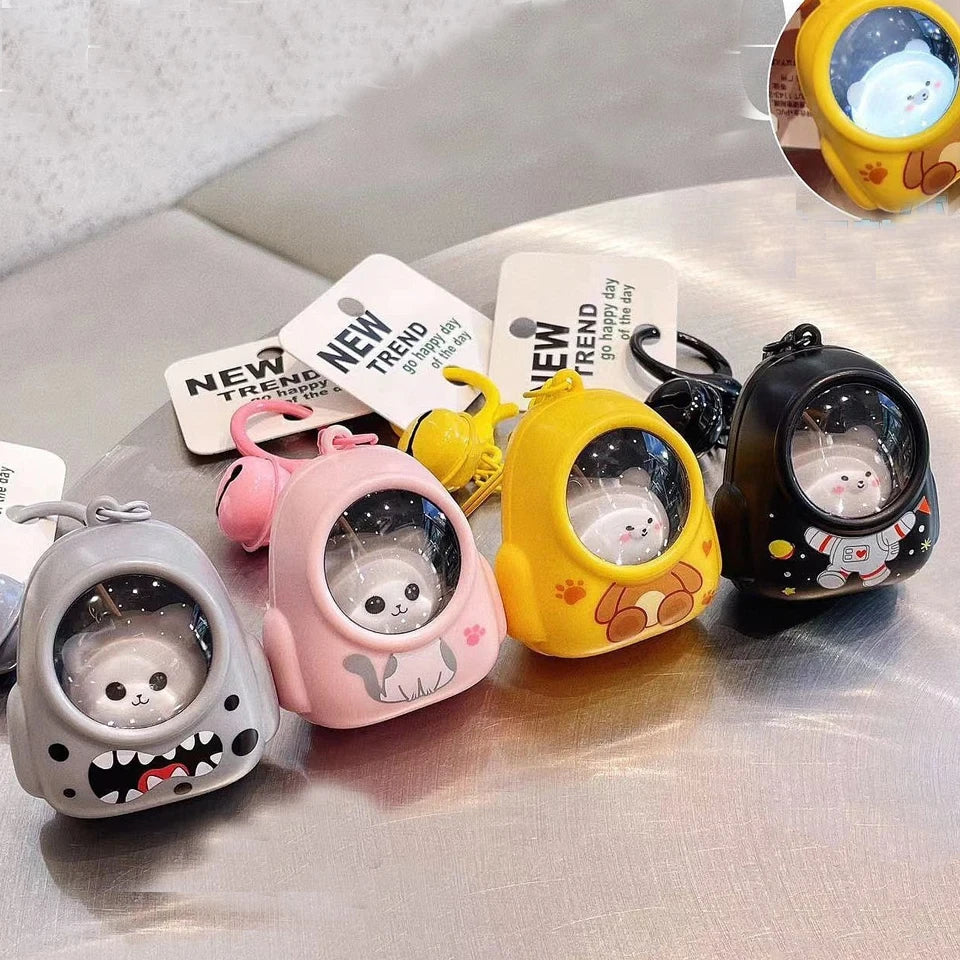 Llaveros para mochilas escolares con forma de gato astronauta, luz nocturna brillante de ZAKOL.