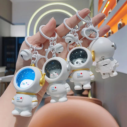 Llaveros para mochilas escolares con forma de gato astronauta, luz nocturna brillante de ZAKOL.